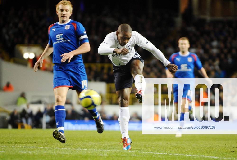 Tottenham Hotspur - FC Stevenage Borough, Jermaine Defoe - Tottenham scores his 1st half equalising goal