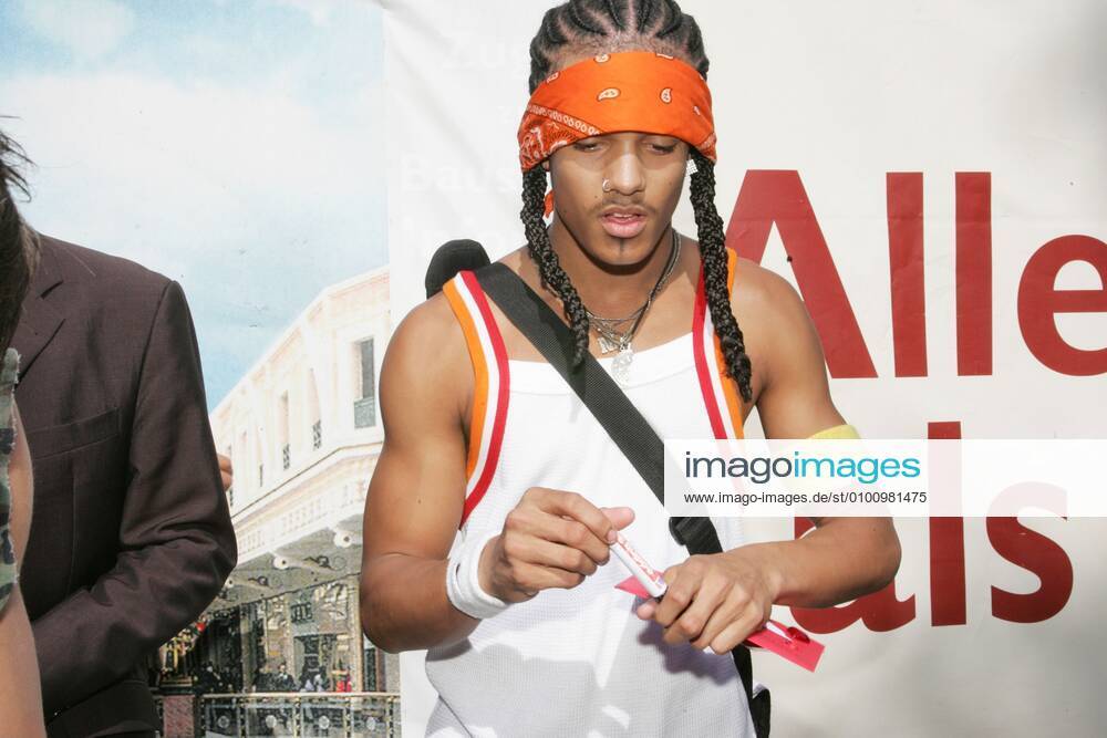 30 The band US 5, Richie, Izzy, Jay, Michael, Chris, short performance and autograph session at the topping-out ceremony of the Schlossgalerie Steglitz in Berlin, music, pop, boyband, US5, Berlin Germany, Germany