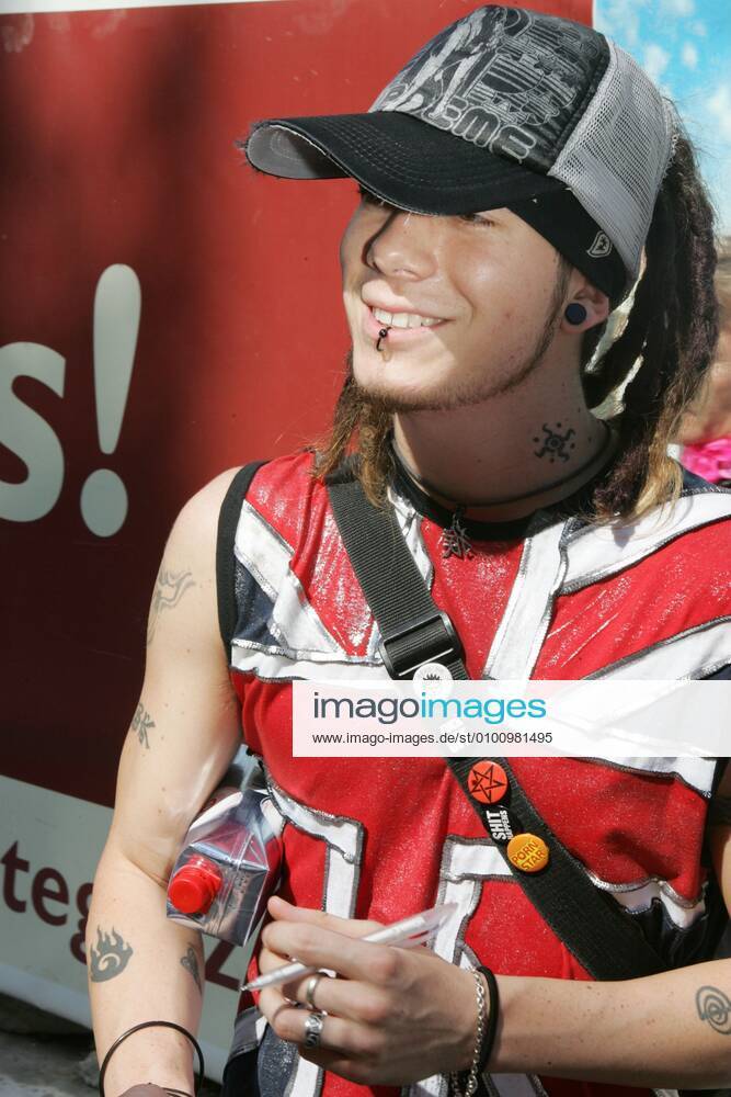 30 The band US 5, Richie, Izzy, Jay, Michael, Chris, short performance and autograph session at the topping-out ceremony of the Schlossgalerie Steglitz in Berlin, music, pop, boyband, US5, Berlin Germany, Germany