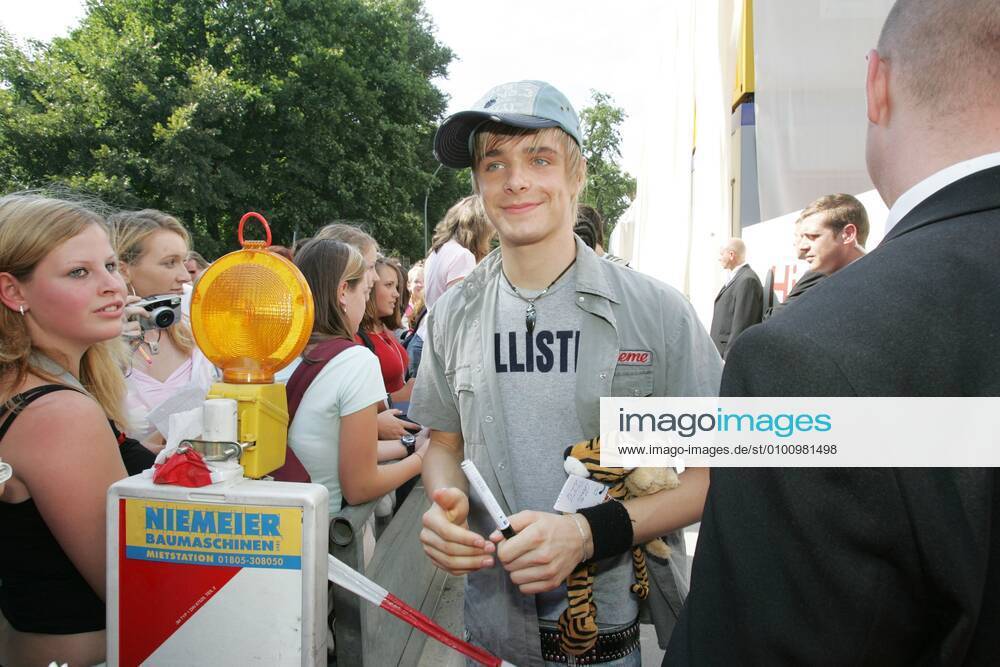 30 The band US 5, Richie, Izzy, Jay, Michael, Chris, short performance and autograph session at the topping-out ceremony of the Schlossgalerie Steglitz in Berlin, music, pop, boyband, US5, Berlin Germany, Germany