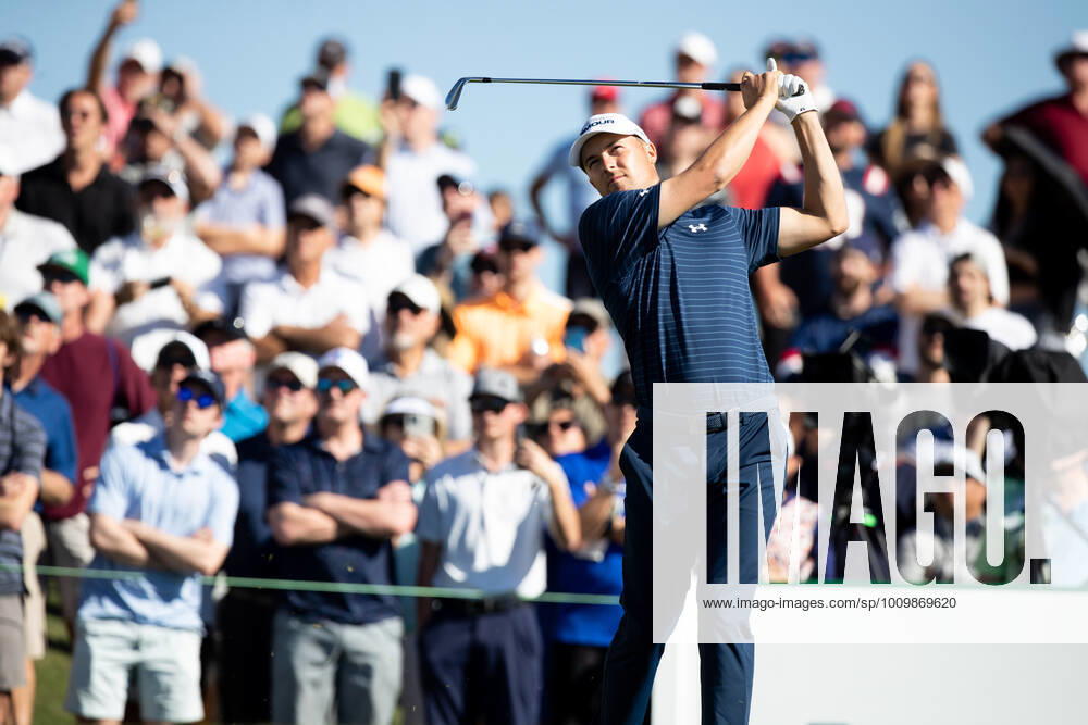 SCOTTSDALE, AZ - FEBRUARY 13: Jordan Spieth tees off on the 12th hole during the final round of the Waste Management Phoenix Open on February 13, 2022, at TPC Scottsdale in Scottsdale, AZ. (Photo by Zachary BonDurant Icon Sportswire) GOLF: FEB 13 PGA, Golf Herren - Waste Management Phoenix Open Icon2202130549