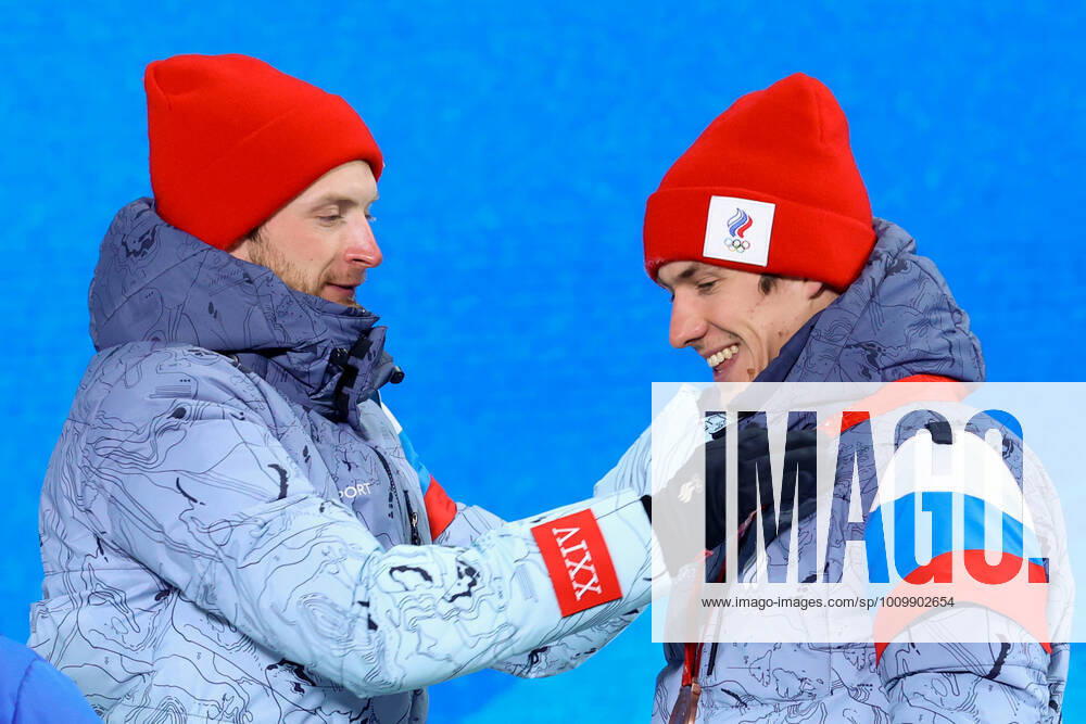 BEIJING 2022, Biathlon, 4x7,5km Staffel Männer, Siegerehrung ZHANGJIAKOU, CHINA - FEBRUARY 16, 2022: ROC athletes Maxim Tsvetkov (L) and Eduard Latypov celebrate their bronze medals during the men s biathlon relay victory ceremony at the Medal Plaza as part of the 2022 Winter Olympic Games, Olympische Spiele, Olympia, OS Stanislav Krasilnikov TASS TS12394F