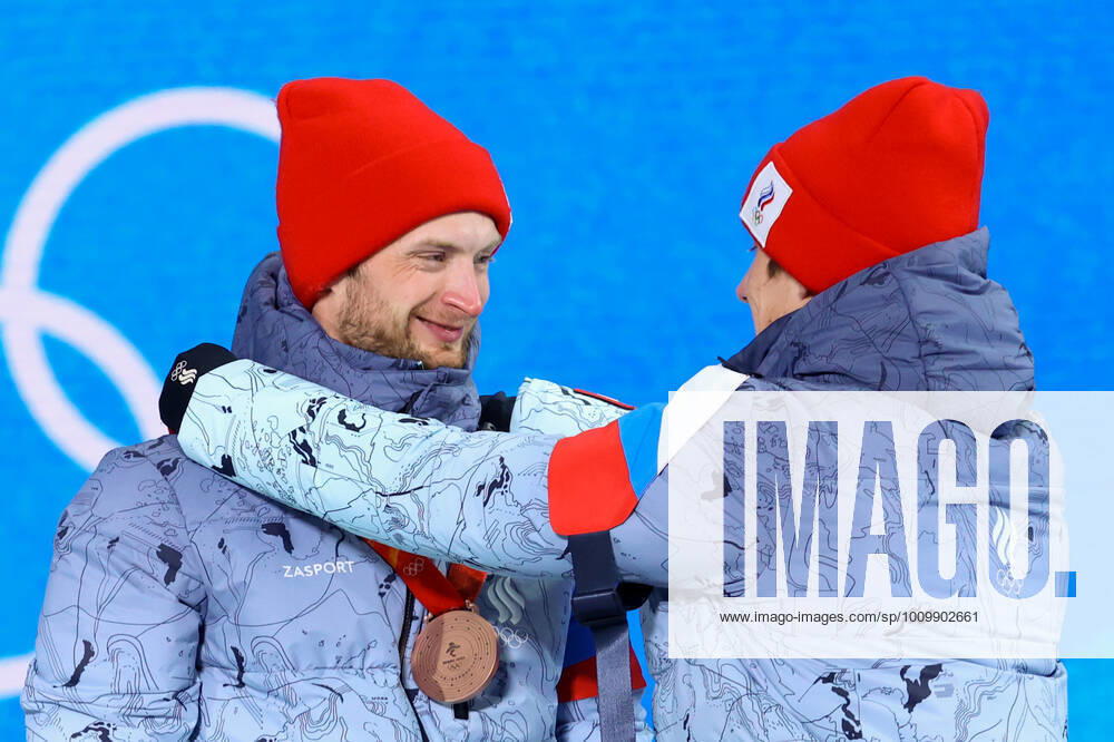 BEIJING 2022, Biathlon, 4x7,5km Staffel MÃ¤nner, Siegerehrung ZHANGJIAKOU, CHINA - FEBRUARY 16, 2022: ROC athletes Maxim Tsvetkov (L) and Eduard Latypov celebrate their bronze medals during the men s biathlon relay victory ceremony at the Medal Plaza as part of the 2022 Winter Olympic Games, Olympische Spiele, Olympia, OS Stanislav Krasilnikov TASS TS123950