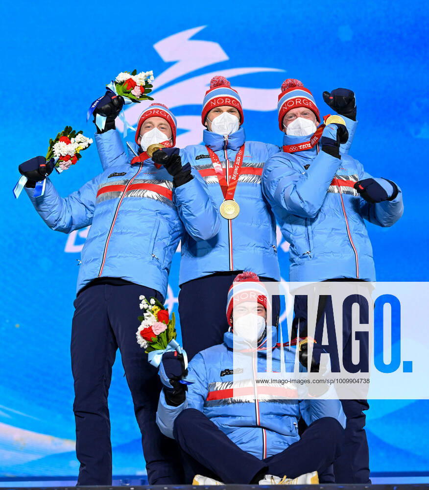 (220216) -- ZHANGJIAKOU, Feb. 16, 2022 -- Gold medalists of Norway pose during the awarding ceremony of biathlon men s 4x7.5km relay at Zhangjiakou Medals Plaza of the Winter Olympics in Zhangjiakou, north China s Hebei Province, Feb. 16, 2022. ) (BEIJING2022)CHINA-ZHANGJIAKOU-OLYMPIC Winter games, Winterspiele,Spiele, Summer games AWARDING CEREMONY-BIATHLON (CN) FengxKaihua