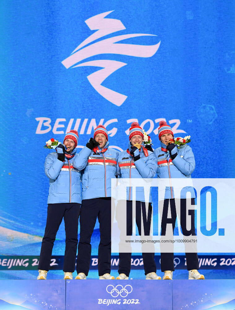 (220216) -- ZHANGJIAKOU, Feb. 16, 2022 -- Gold medalists of Norway pose during the awarding ceremony of biathlon men s 4x7.5km relay at Zhangjiakou Medals Plaza of the Winter Olympics in Zhangjiakou, north China s Hebei Province, Feb. 16, 2022. ) (BEIJING2022)CHINA-ZHANGJIAKOU-OLYMPIC Winter games, Winterspiele,Spiele, Summer games AWARDING CEREMONY-BIATHLON (CN) FengxKaihua