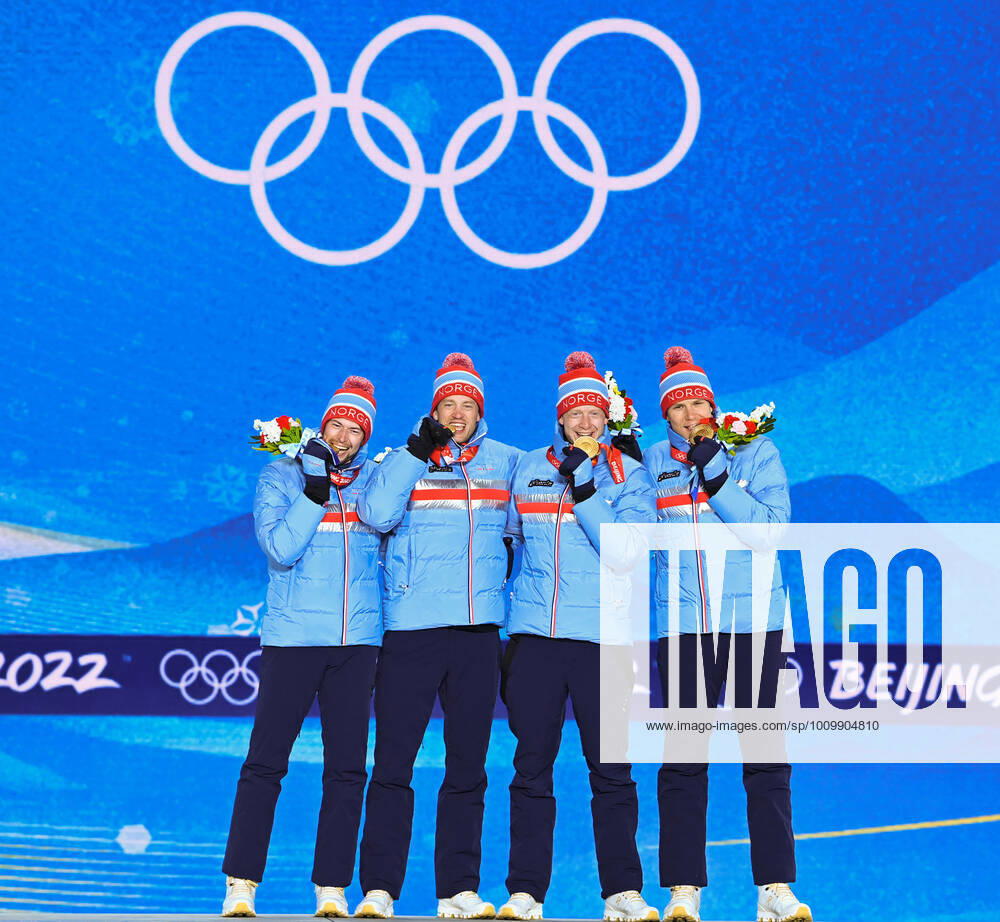 (220216) -- ZHANGJIAKOU, Feb. 16, 2022 -- Gold medalists of Norway pose during the awarding ceremony of biathlon men s 4x7.5km relay at Zhangjiakou Medals Plaza of the Winter Olympics in Zhangjiakou, north China s Hebei Province, Feb. 16, 2022. ) (BEIJING2022)CHINA-ZHANGJIAKOU-OLYMPIC Winter games, Winterspiele,Spiele, Summer games AWARDING CEREMONY-BIATHLON (CN) DaixTianfang