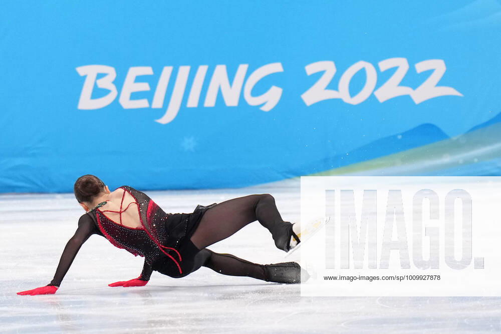 BEIJING 2022, Eiskunstlauf, Kür Frauen Anna Shcherbakova of Russia, falls during the Women s Single Figure skating, Eiskunstlauf Free Program in the Capital Indoor Stadium at the Beijing 2022 Winter Olympic on Thursday, February 17, 2022. OLY20220217827 RICHARDxELLIS