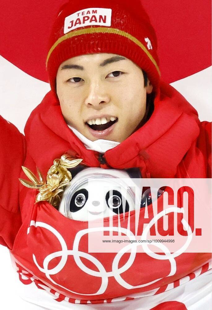 Beijing Olympics: Ski jumping, Skispringen, Ski, nordisch Ryoyu Kobayashi of Japan celebrates with Beijing Olympic mascot Bing Dwen Dwen on Feb. 12, 2022, in Zhangjiakou, China, as he finished second in the men s large hill individual ski jumping at the Winter games, Winterspiele,Spiele, Summer games A14AA0001252224P