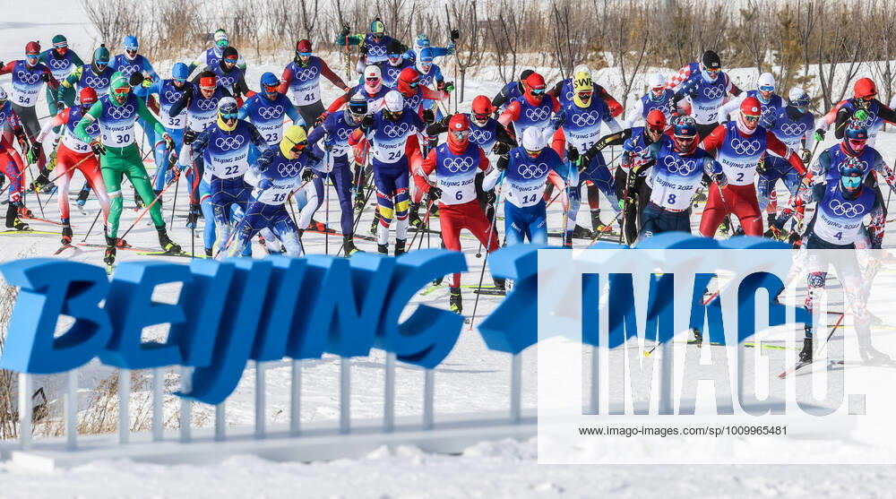 KW 07 ZHANGJIAKOU, CHINA - FEBRUARY 19, 2022: Skiers compete in the men s 30km cross-country skiing mass start race during the Beijing 2022 Winter Olympic Games, Olympische Spiele, Olympia, OS at the Zhangjiakou National Cross-Country Skiing Centre. Stanislav Krasilnikov TASS TS124360
