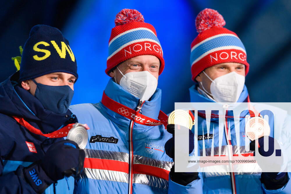 Martin Ponsiluoma of Sweden, Johannes Thingnes Bo of Norway and Vetle Sjastad Christiansen of Norway celebrate at the medal ceremony for at the medal ceremony for men bis biathlon 15 km mass start during day 15 of the 2022 Winter Olympics on February 19, 2022 in Zhangjiakou Photo Vegard Grott PICTURE AGENCY code VG VG0246 bbeng olympic games olympics winter olympics os ol olympic games winter os olympic games peking peking 2022 beijing 2022 beijing 2022 olympic games beijing 2022 winter olympic games peking os beijing ol winter ol medal ceremony medal ceremony norway sverige silver gold bronze,