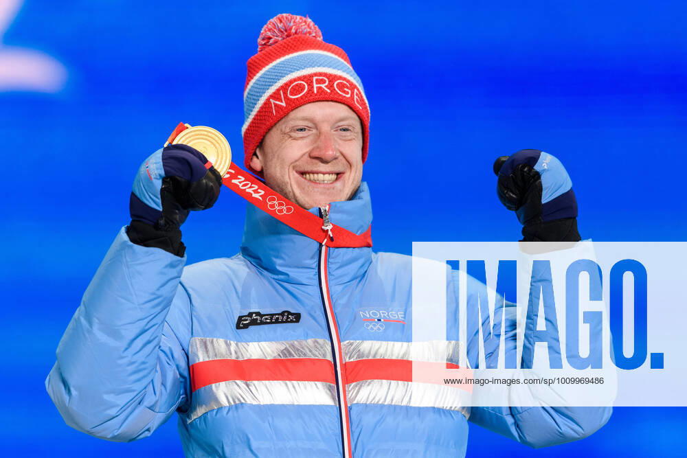 Johannes Thingnes Bo of Norway celebrate with gold medal at the medal ceremony for men bis biathlon 15 km mass start during day 15 of the 2022 Winter Olympics on February 19, 2022 in Zhangjiakou Photo Vegard Grott BILDBYRAN kod VG VG0246 bbeng olympic games olympics winter olympics os ol olympic games winter os olympic games peking peking 2022 beijing 2022 beijing 2022 olympic games beijing 2022 winter olympic games peking os beijing ol winter ol medal ceremony medal ceremony celebration jubel norway norway,