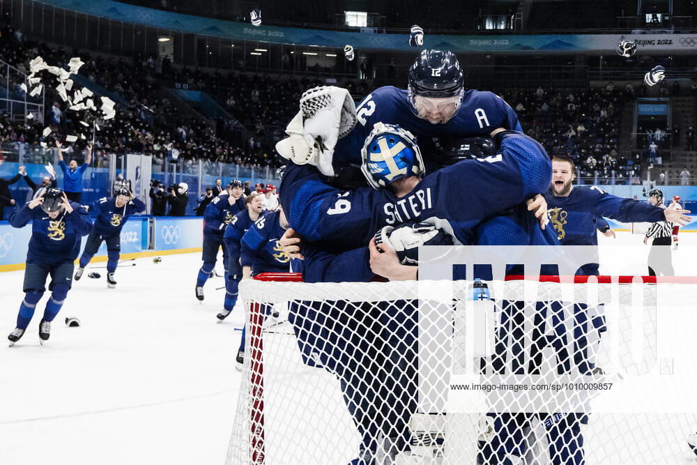 Marko Anttila of Finland celebrate with goaltender Harri Säteri after winning the men s ice hockey final game between Finland and ROC Russia during day 16 of the 2022 Winter Olympics on February 20, 2022 in Beijing Photo Joel Marklund BILDBYRAN kod JM MT0334 bbeng ice hockey ice hockey olympic games olympics winter olympics os ol olympic games winter os olympic games beijing peking 2022 beijing 2022 beijing 2022 olympic games beijing 2022 winter olympic games beijing os beijing ol winter ol final russia finland russia cheers,