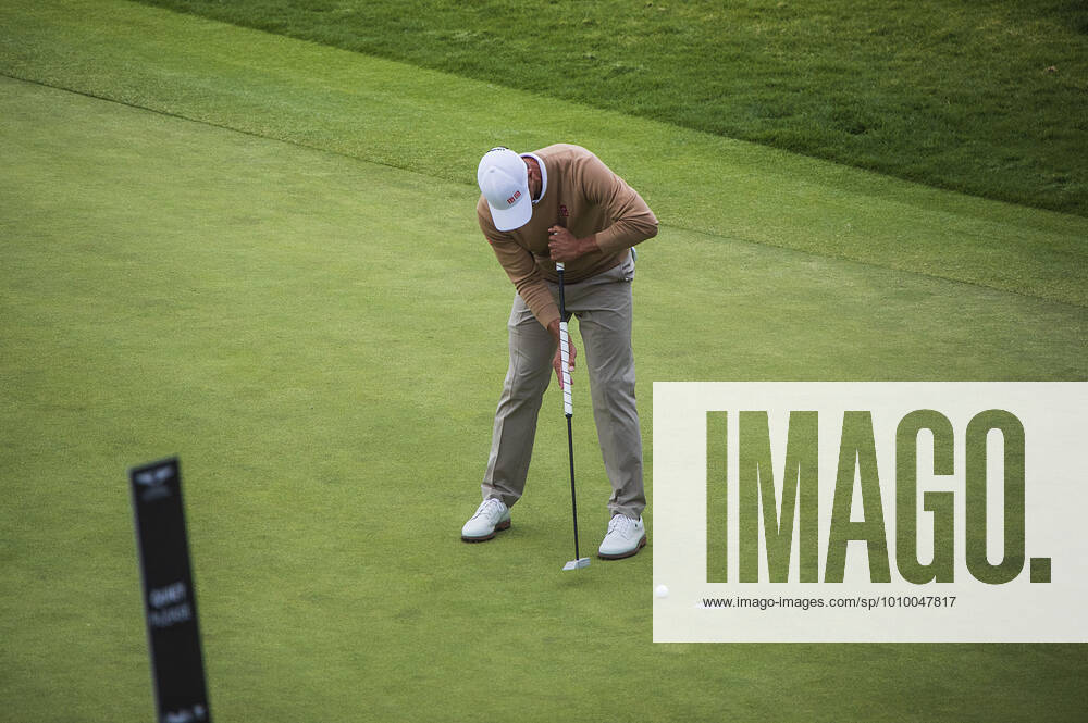 Adam Scott putts on 18th during the final round of the Genesis Invitational on Sunday February 20, 2022 at the Riviera Country Club in Pacific Palisades, California. PI Pacific Palisades USA - ZUMAp124 20220220_zaa_p124_078