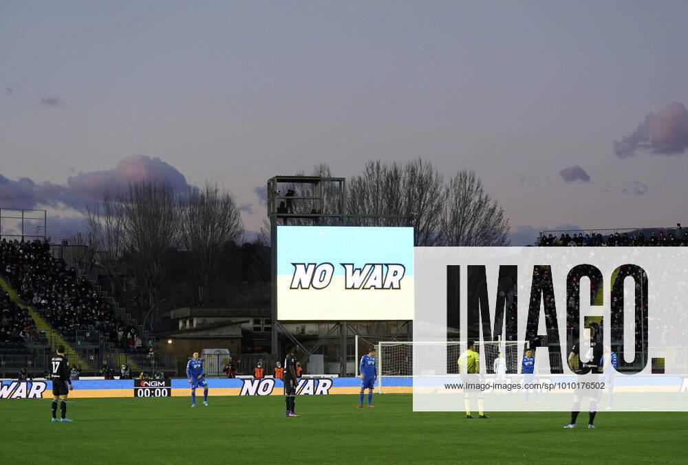 KW08 Photo Marco Bucco LaPresse February 26, 2022 - Empoli , Italy Soccer Empoli vs Juventus- Italian Serie A Football Championship 2021 2022 - Castellani Stadium. In the photo: The protest against war in Ukraine
