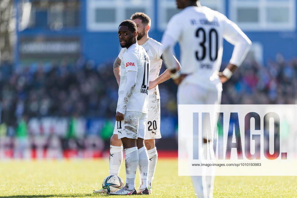Soccer 3 Liga 28 Matchday SV Meppen VfL Osnabrück on 26 02 2022 in the Hänsch Arena in Meppen Ba Muaka Simakala Osnabrueck looks on Aaron Opoku Osnabrueck before a free kick PD