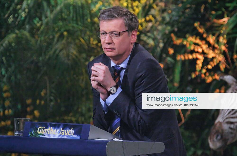 95 Guenther Jauch on 07 04 2011 during the recording of the program Das unglaubliche Quiz der Tiere in Studio K in Berlin Adlershof NDR for ARD Das Erste Sendetermin 21 04 2011 ARD Das Erste 20 15 Uhr, candidates, television, ARD, television lottery, Ein Platz an der Sonne Berlin Berlin Deutschland, Germany