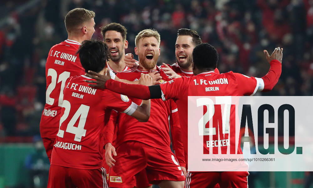 Grischa Prömel, Genki Haraguchi, Andreas Voglsammer 2 1, Sheraldo Becker jubilant joy emotion jubilation after 2 1 Sports Football Soccer DFB Pokal Quarterfinals Men DFL Season 2021 2022 01 03 2022 1 FC Union Berlin FCU vs FC St Pauli DFL regulations prohibit any use of photographs as image sequences and or quasi video