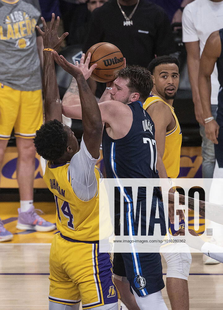 Luka Doncic 77 of the Dallas Mavericks looks to pass the ball over Stanley Johnson 14 of the Los Angeles Lakers during their NBA, Basketball Herren, USA game on Tuesday March 1, 2022 at Crypto.com Arena in Los Angeles, California. Lakers lose to Mavericks, 104-109. PI Los Angeles USA - ZUMAp124 20220301_zaa_p124_012
