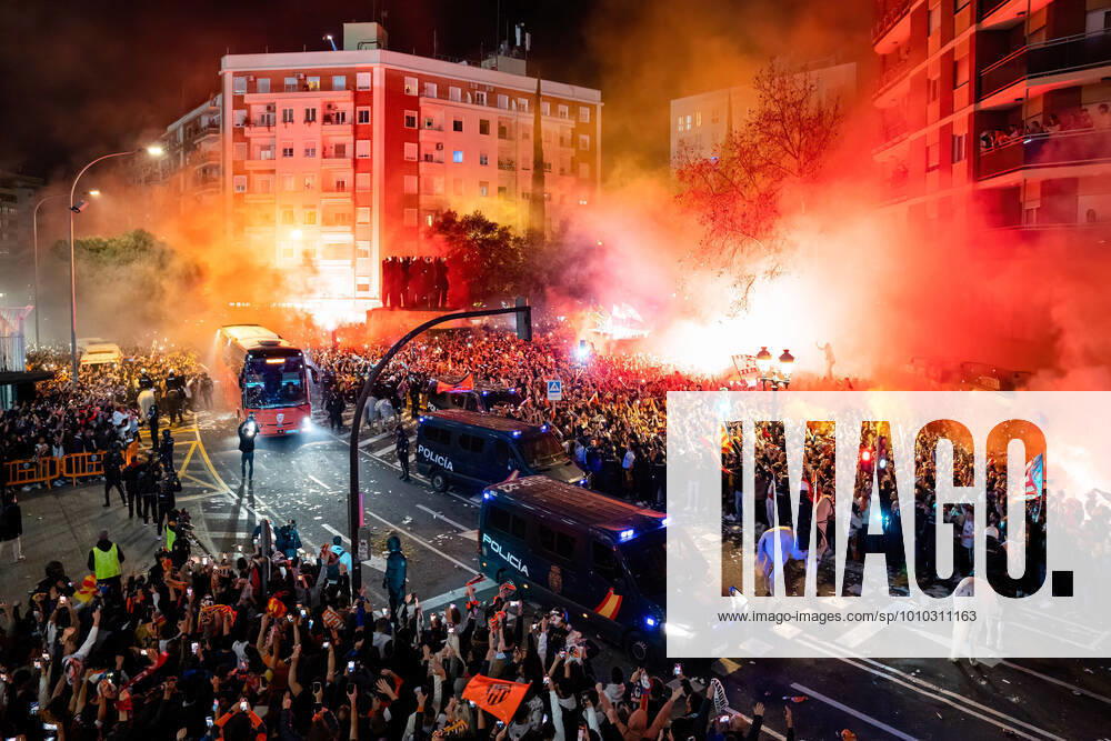 Valencia CF fans seen before the Copa del Rey semifinals football match between Valencia CF and Athletic Club Bilbao at Mestalla stadium..Final score; Valencia CF 1:0 Athletic Club Bilbao. Valencia Spain - ZUMAs197 20220302_zaa_s197_330