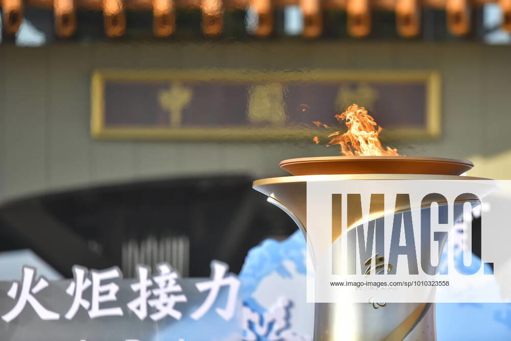 KW09 (220303) -- BEIJING, March 3, 2022 -- The flame is lit in the cauldron during the Beijing 2022 Winter Paralympic Torch Relay at Beijing Expo Park in Beijing, capital of China, March 3, 2022. ) (SP)CHINA-BEIJING-BEIJING 2022 WINTER PARALYMPICS-TORCH RELAY (CN) SunxRuibo