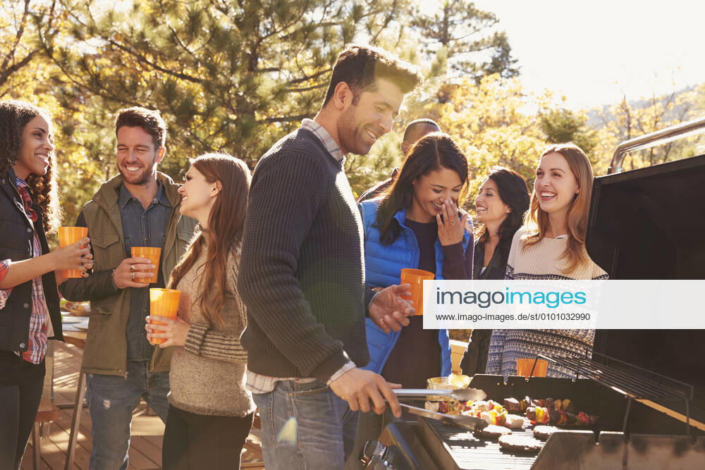 Broiling,barbecue,friends mmq-tav,model released, Symbolfoto