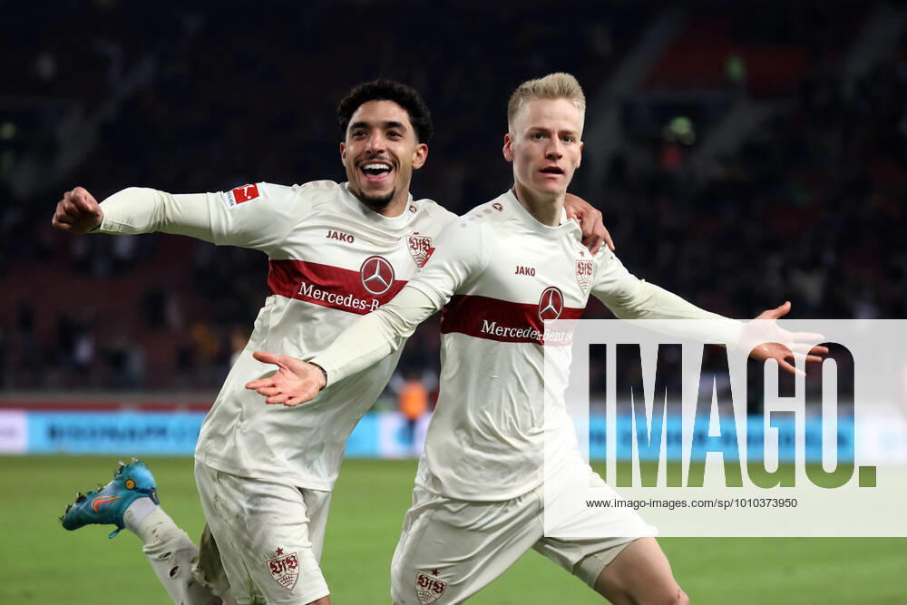 05 03 22 VfB Stuttgart Borussia Mönchengladbach Germany, Stuttgart, 05 03 2022, football, Bundesliga, VfB Stuttgart Borussia Mönchengladbach v l Omar Marmosh, Chris Führich both VfB Stuttgart cheer goal 2 2 Führich