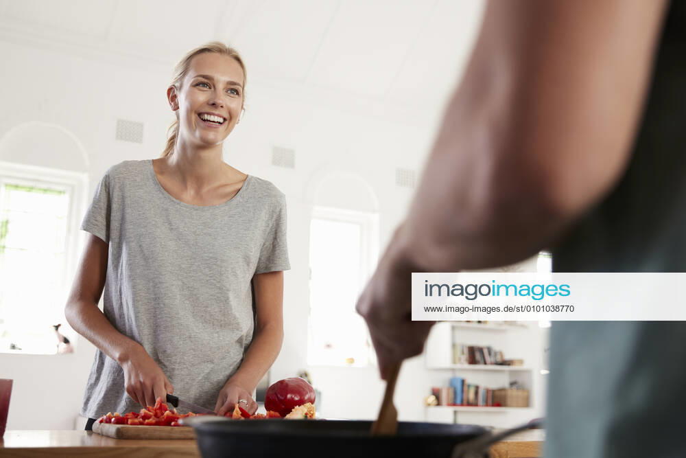 Couple,cooking,together mmq-urk,model released, Symbolfoto