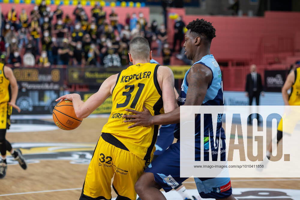 Daniel Keppeler Tigers Tuebingen, 31 Armani T Bori Moore Eisbaeren Bremerhaven, 04 Tigers Tuebingen vs Eisbaeren Bremerhaven, 2 Basketball Bundesliga, Pro A, Barmer 2 Basketball, 28 Spieltag , Spielzeit 2021 2022, 06 03 2022 Tigers Tuebingen vs Eisbaeren Bremerhaven, 2 Basketball Bundesliga, Pro A, Barmer 2 Basketball, 28 Spieltag , Spielzeit 2021 2022, 06 03 2022 Tuebingen