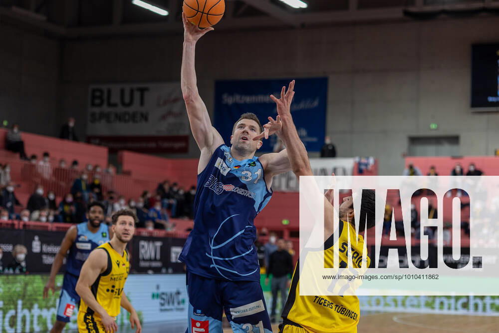 Robert Oehle Eisbaeren Bremerhaven, 31 Mateo Seric Tigers Tuebingen, 17 Tigers Tuebingen vs Eisbaeren Bremerhaven, 2 Basketball Bundesliga, Pro A, Barmer 2 Basketball, 28 Spieltag , Spielzeit 2021 2022, 06 03 2022 Tigers Tuebingen vs Eisbaeren Bremerhaven, 2 Basketball Bundesliga, Pro A, Barmer 2 Basketball, 28 Spieltag , Spielzeit 2021 2022, 06 03 2022 Tuebingen