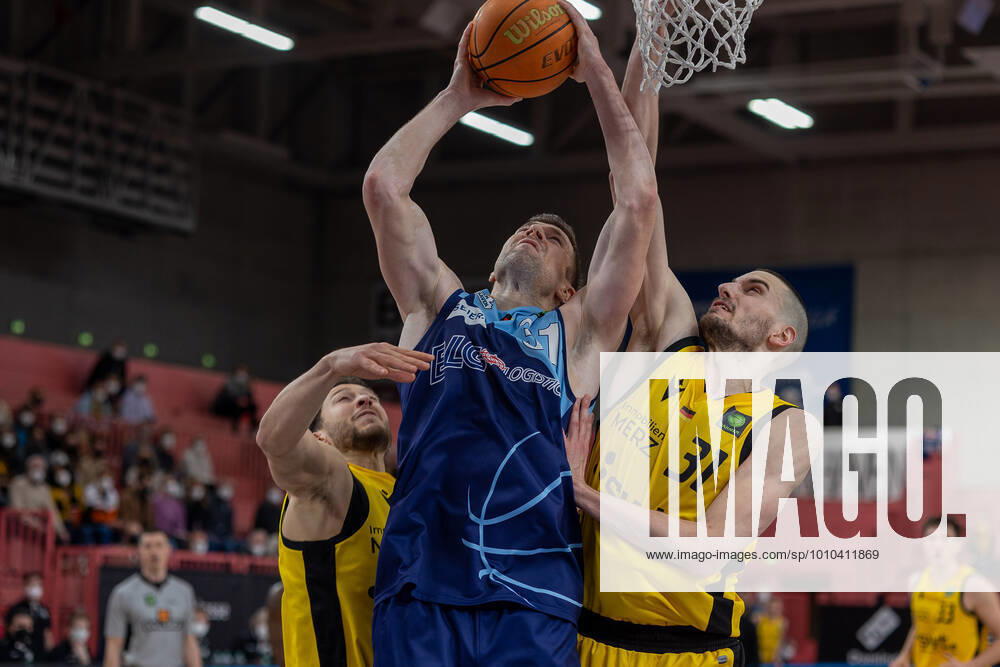 Joanic Gruetner Bacoul TIgers Tuebingen, 50 Robert Oehle Eisbaeren Bremerhaven, 31 Daniel Keppeler Tigers Tuebingen, 31 Tigers Tuebingen vs Eisbaeren Bremerhaven, 2 Basketball Bundesliga, Pro A, Barmer 2 Basketball, 28 Spieltag , Spielzeit 2021 2022, 06 03 2022 Tigers Tuebingen vs Eisbaeren Bremerhaven, 2 Basketball Bundesliga, Pro A, Barmer 2 Basketball, 28 Spieltag , Spielzeit 2021 2022, 06 03 2022 Tuebingen