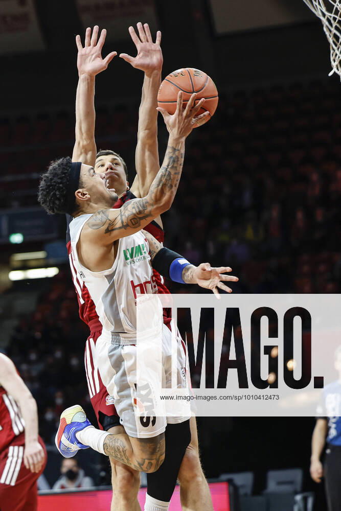 Front Justin Robinson Brose Bamberg, 12 back Vladimir Lucic Bayern Munich, 11 FC Bayern Munich Brose Bamberg easyCredit BBL Basketball Saison 2021 22 Spieltag 23, 06 03 2022 Audi Dome : DanielxLöb
