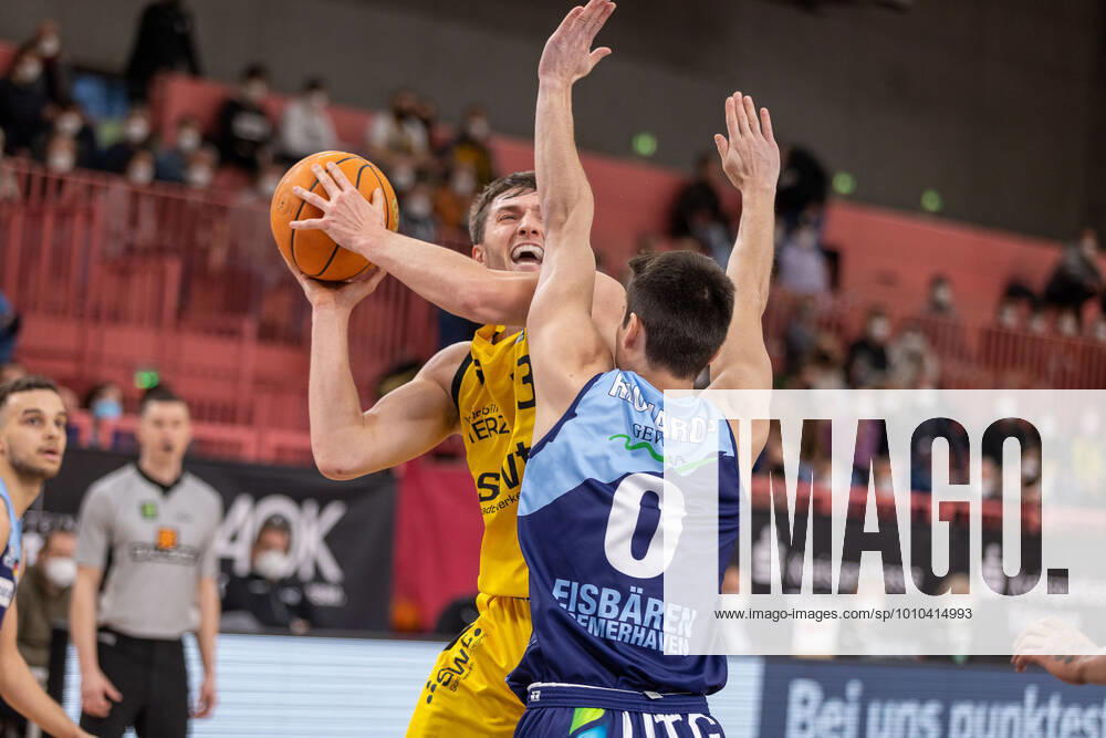 Daniel Keppeler Tigers Tuebingen, 31 Shane Richards Eisbaeren Bremerhaven, 00 Tigers Tuebingen vs Eisbaeren Bremerhaven, 2 Basketball Bundesliga, Pro A, Barmer 2 Basketball, 28 Spieltag , Spielzeit 2021 2022, 06 03 2022 Tigers Tuebingen vs Eisbaeren Bremerhaven, 2 Basketball Bundesliga, Pro A, Barmer 2 Basketball, 28 Spieltag , Spielzeit 2021 2022, 06 03 2022 Tuebingen