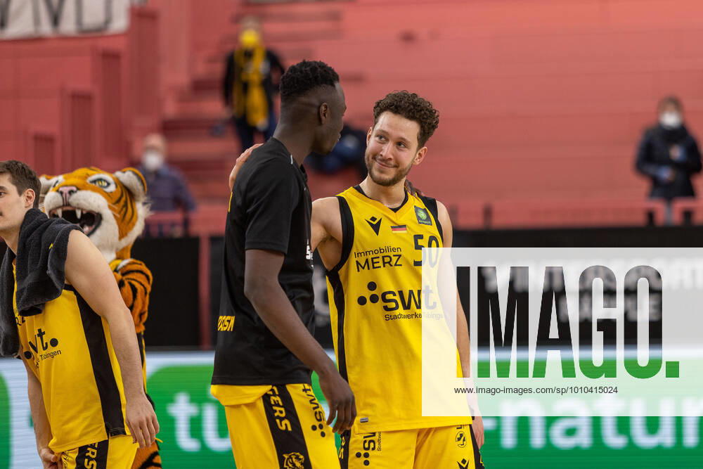 Bakary Dibba Tigers Tuebingen, 44 Joanic Gruetner Bacoul TIgers Tuebingen, 50 Tigers Tuebingen vs Eisbaeren Bremerhaven, 2 Basketball Bundesliga, Pro A, Barmer 2 Basketball, 28 Spieltag , Spielzeit 2021 2022, 06 03 2022 Tigers Tuebingen vs Eisbaeren Bremerhaven, 2 Basketball Bundesliga, Pro A, Barmer 2 Basketball, 28 Spieltag , Spielzeit 2021 2022, 06 03 2022 Tuebingen
