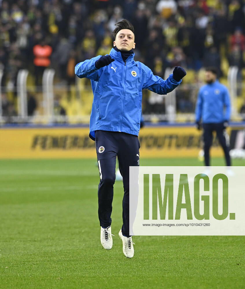 Mesut Ozil of Fenerbahce during the Turkish Super League football match between Fenerbahce and Trabzonspor at Ulker Stadium n Istanbul , Turkey on March 06 , 2022. ( Photo : Seskimphoto ) Fenerbahce vs Trabzonspor 06032022