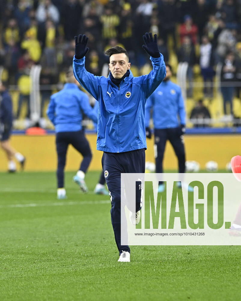Mesut Ozil of Fenerbahce during the Turkish Super League football match between Fenerbahce and Trabzonspor at Ulker Stadium n Istanbul , Turkey on March 06 , 2022. ( Photo : Seskimphoto ) Fenerbahce vs Trabzonspor 06032022