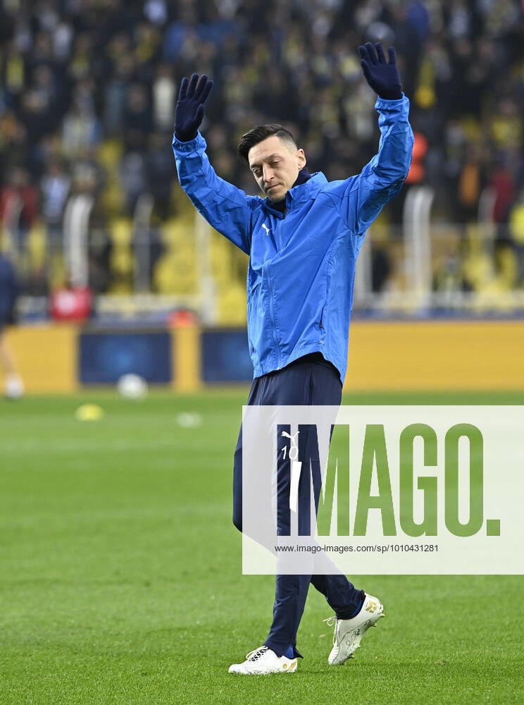 Mesut Ozil of Fenerbahce during the Turkish Super League football match between Fenerbahce and Trabzonspor at Ulker Stadium n Istanbul , Turkey on March 06 , 2022. ( Photo : Seskimphoto ) Fenerbahce vs Trabzonspor 06032022