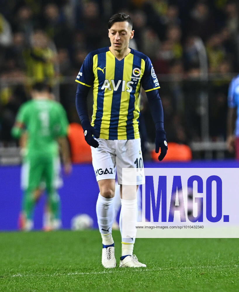 Mesut Ozil of Fenerbahce during the Turkish Super League football match between Fenerbahce and Trabzonspor at Ulker Stadium n Istanbul , Turkey on March 06 , 2022. ( Photo : Seskimphoto ) Fenerbahce vs Trabzonspor 06032022