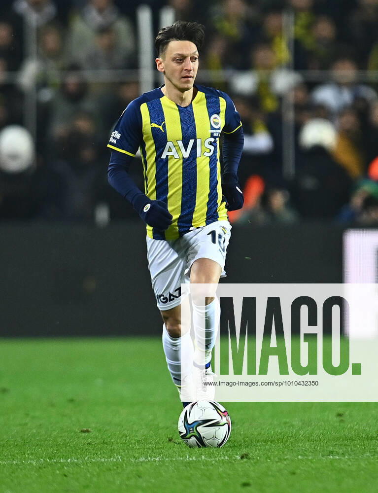 Mesut Ozil of Fenerbahce during the Turkish Super League football match between Fenerbahce and Trabzonspor at Ulker Stadium n Istanbul , Turkey on March 06 , 2022. ( Photo : Seskimphoto ) Fenerbahce vs Trabzonspor 06032022