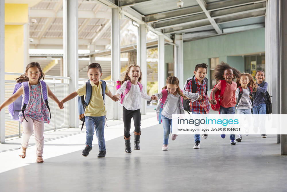 Running,holding hands,elementary student mmq-w9b,model released, Symbolfoto