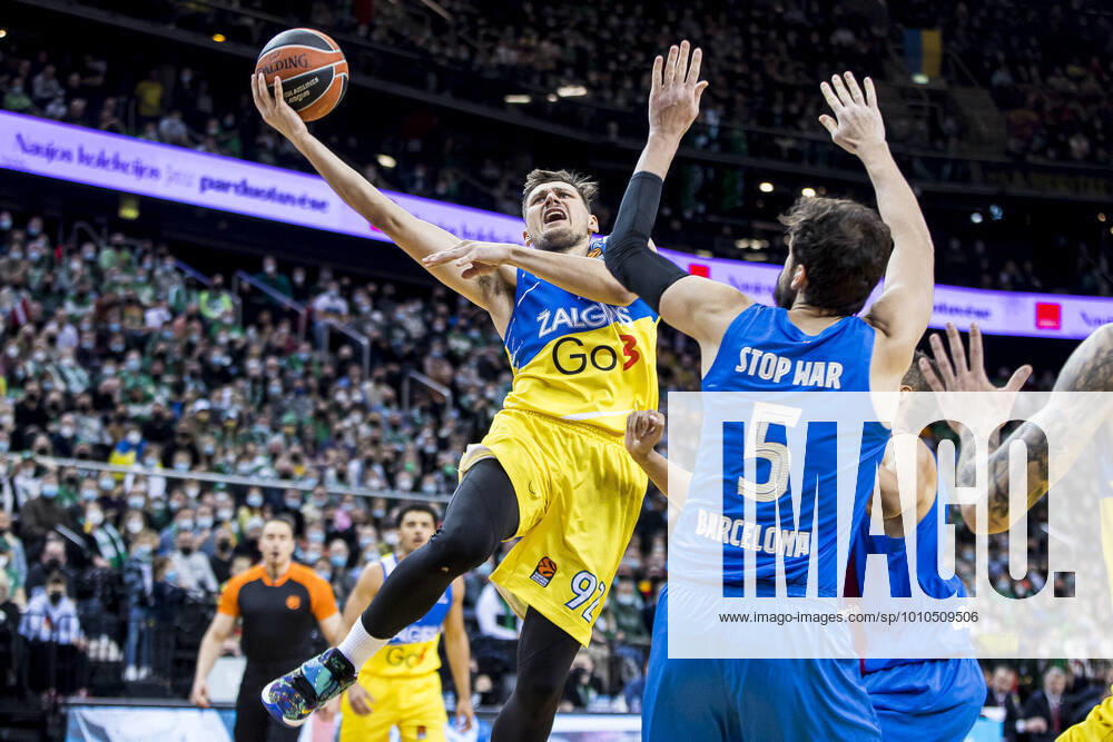 KW10 2022-03-11 Kaunas Lithuania. Zalgiris Kaunas plays Euroleague game vs Barcelona in Zalgiris arena on 11 of March 2022. Instead of traditional green white, Lithuanian players are dressed in blue yellow shirts supporting Ukraine s fight against Russian invasion. Edgaras Ulanovas A16I9727