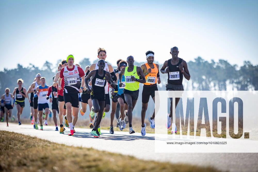 Berlin Invitational Run Zeuthen near Berlin, 13 03 2022 The top group of men over 10km with from left Andreas Vojta AUT , the later winner Vincent Kiprotich Kibet KEN , Mica Kiplagat Cheserek KEN , Samuel Fitwi Sibhatu LG Vulkaneifel and Evans Kimtai Kipruto KEN Berlin Invitational Run on 13 03 2022 in Zeuthen Brandenburg