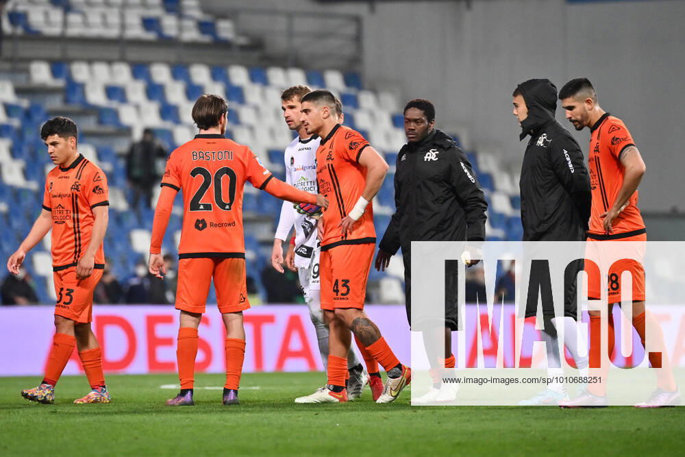 Photo Massimo Paolone LaPresse March 18, 2022 Reggio Emilia, Italy soccer Sassuolo vs Spezia - Italian Football Championship League A TIM 2021 2022 - Mapei stadium In the pic: the players of Spezia leave the field with head down at the end of the match
