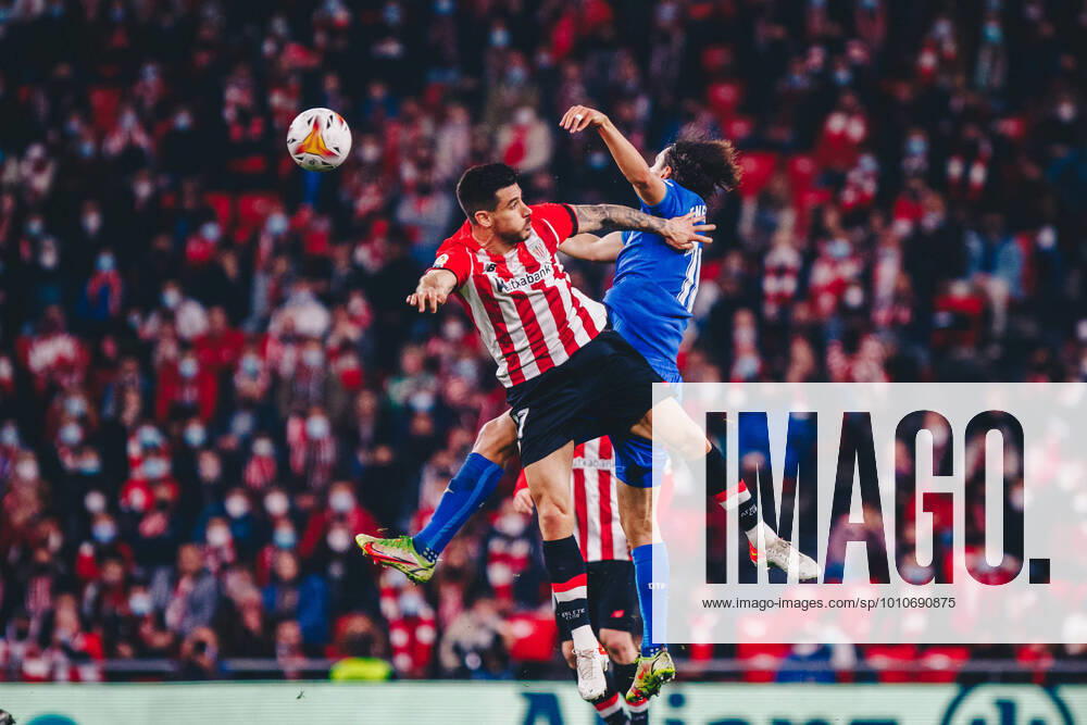 YURI BERCHICHE (17) of Athletic Club jumps with ENES UNAL (10) of Getafe to win the ball during the La Liga Santander match between Athletic Club and Getafe CF at San Mames stadium. Bilbao Spain - ZUMAf312 20220318_znp_f312_014