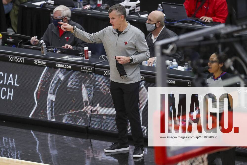 In a file image, Chicago Bulls head coach Billy Donovan directs his team at the United Center in Chicago. Donovan s Bulls were trounced by the Western Conference leading Phoenix Suns, 129-102, in Phoenix, Arizona, on Friday, March 18, 2022. USA - ZUMAm67_ 20220319_zaf_m67_001