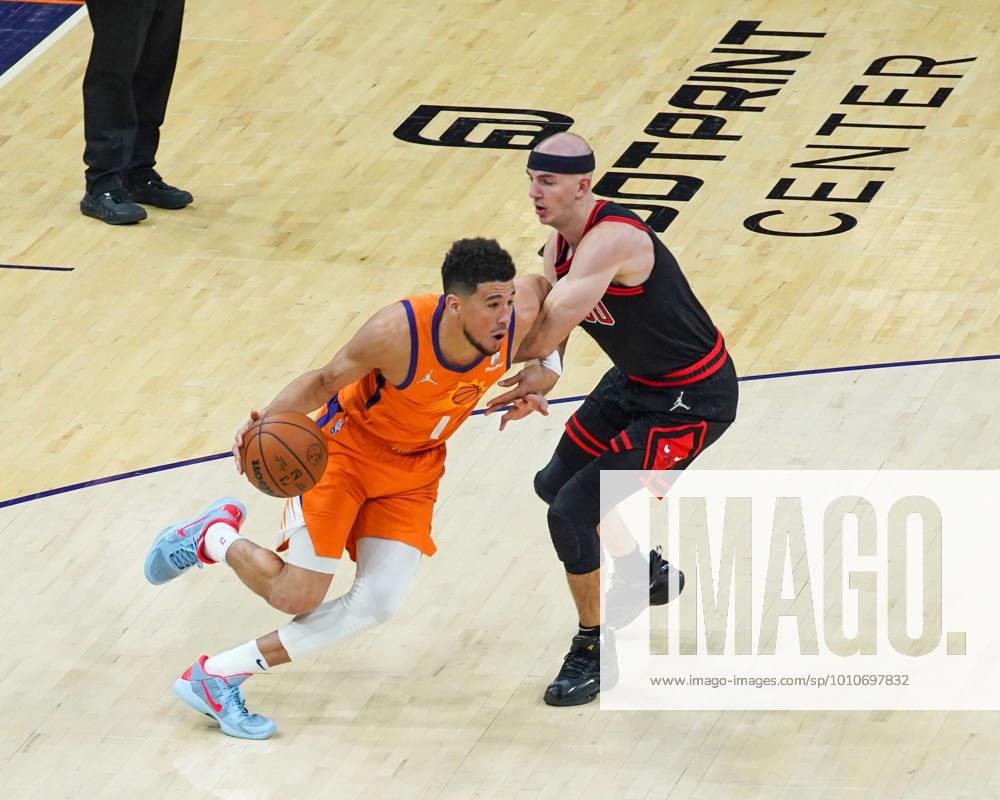 Phoenix, Arizona, March 18th 2022: Devin Booker ( 1 Phoenix Suns)& xA