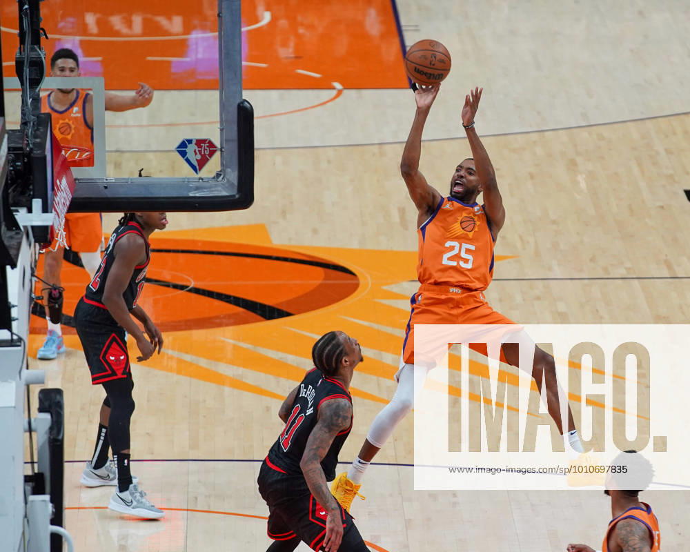 Phoenix, Arizona, March 18th 2022: Mikal Bridges ( 25 Phoenix Suns) Shoots during the National Basketball Association game between the Chicago Bulls and the Phoenix Suns at Footprint Center in Phoenix, Arizona. Edwin Rodriguez SPP Chicago Bulls v Phoenix Suns - NBA, Basketball Herren, USA - Footprint Center