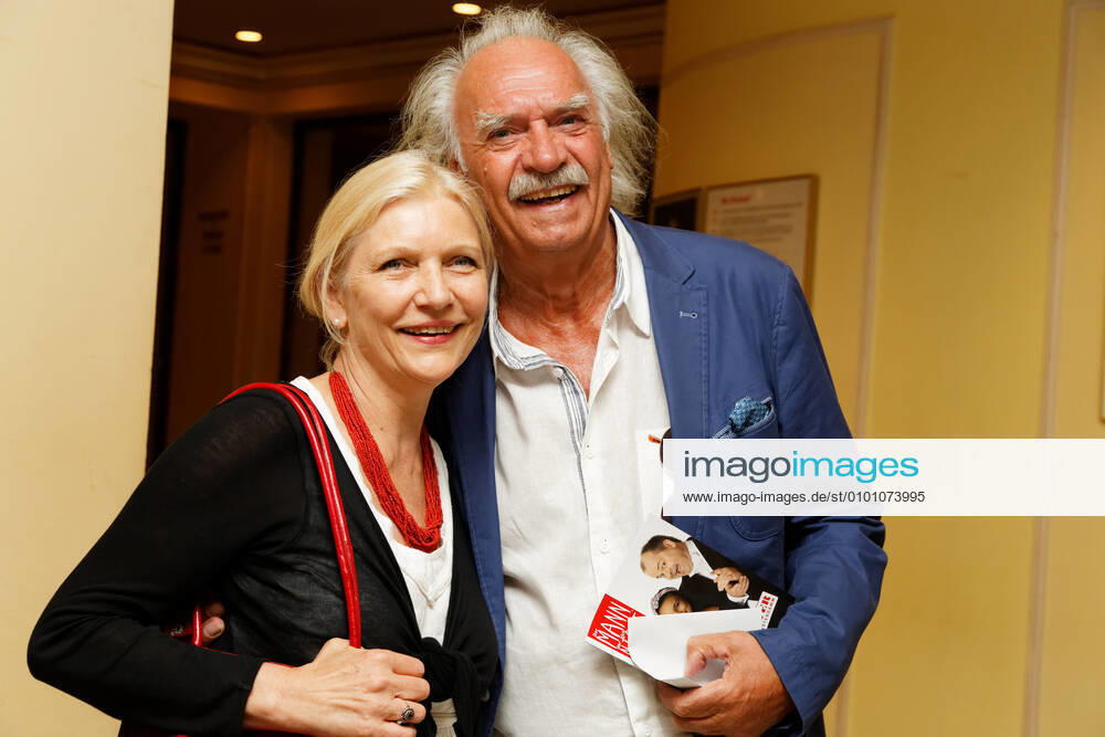 981 Achim Wolff and his wife Rita Feldmeier at the premiere of the comedy Der Mann, der sich nicht trauen ?35? to not dare on 09 08 2015 at the Theater am Kurfuerstendamm in Berlin Berlin Germany, Germany