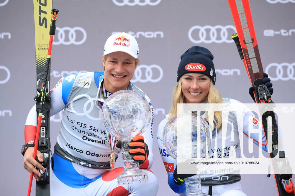 KW11 ALPINE SKIING - FIS WC Final Meribel MERIBEL,FRANCE,20.MAR.22 - ALPINE SKIING - FIS World Cup Final, ladies, men, award ceremony overall world cup. Image shows the rejoicing of Marco Odermatt (SUI) and Mikaela Shiffrin (USA). Keywords: crystal globe. GEPAxpictures Buehner