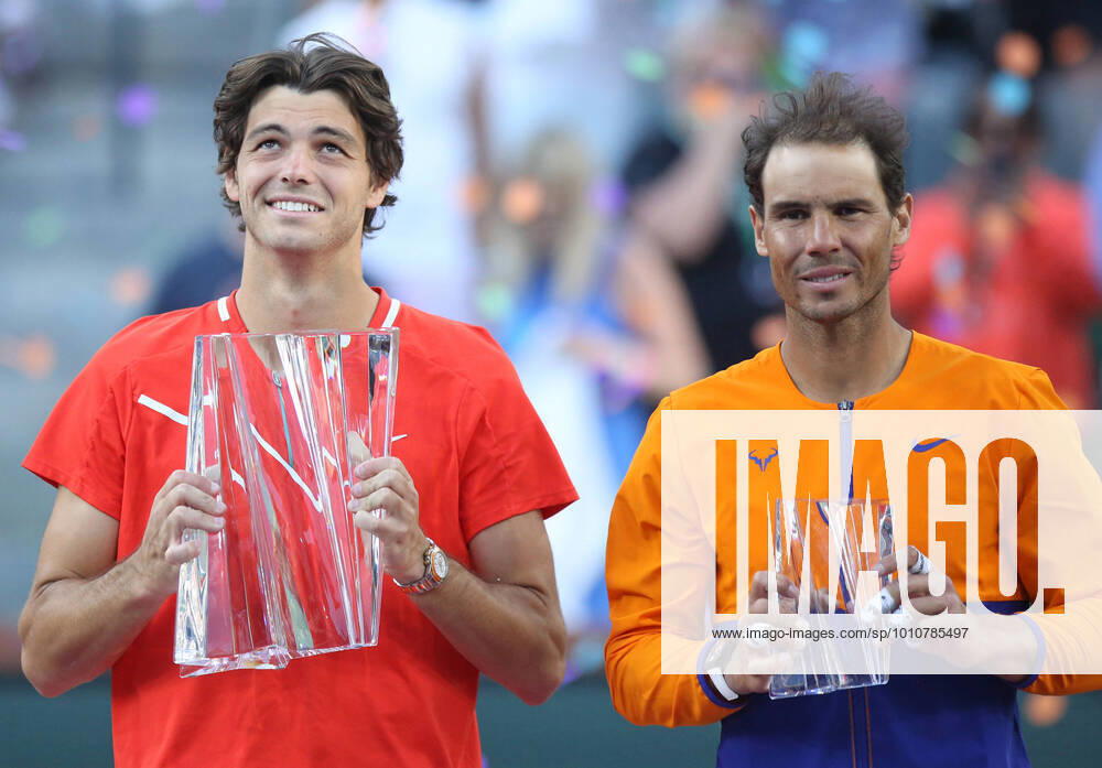 KW11 American Taylor Fritz (L) and Rafael Nadal of Spain hold their trophies after their men s final match at the BNP Paribas Open in Indian Wells, California on Sunday, March 20, 2022. Fritz defeated Nadel 6-3, 7-6 (5) to win the championship and his first ATP, Tennis Herren Masters 1000 tournament. IDW20220320060 DAVIDxSILPA