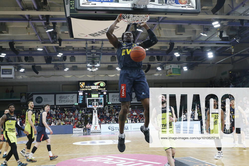 14 Matchday of the easyCredit BBL Basketball Bundesliga in the Oberfrankenhalle in Bayreuth Season 2021 2022 Medi Bayreuth against EWE Baskets Oldenburg Tai Odiase EWE Baskets Oldenburg 21
